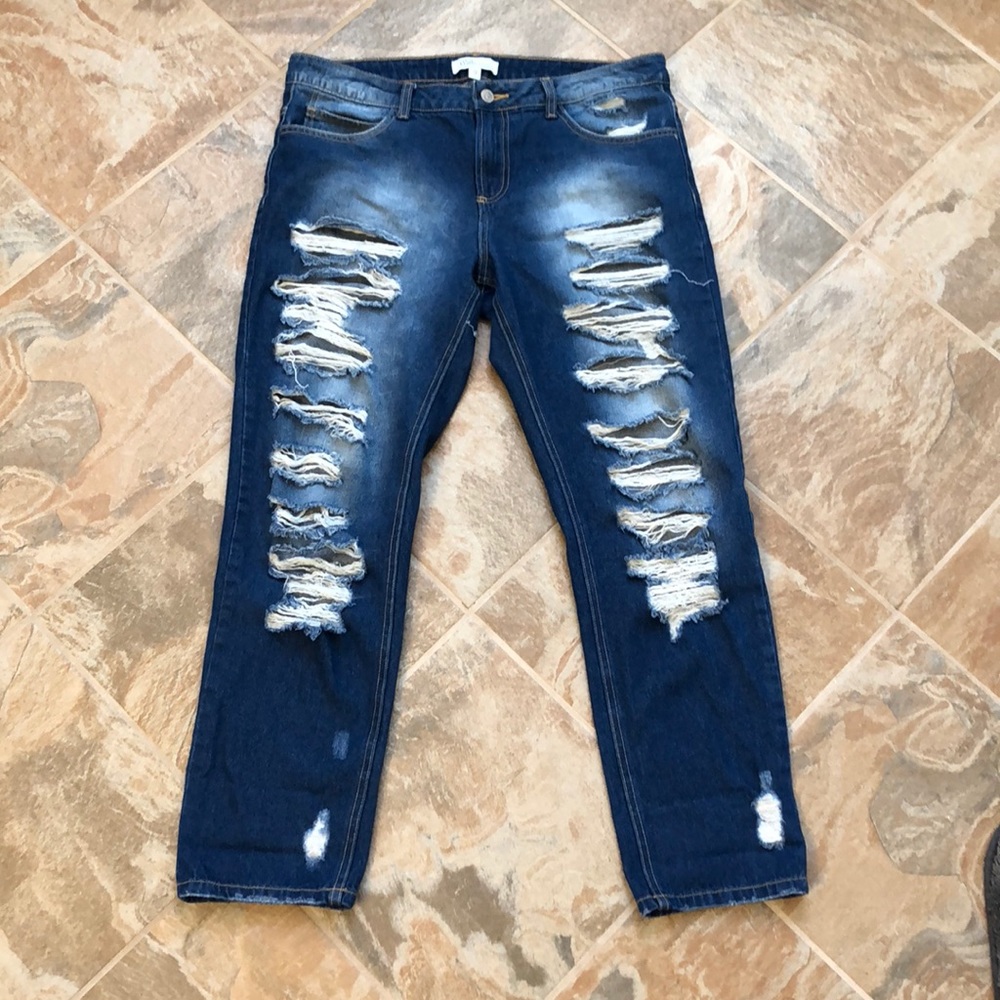 ⭐️💙Cello Jeans size 9 destroyed ripped